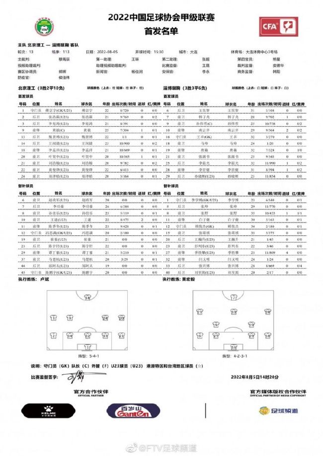 这个房间不大，一进门的地方摆了一张圆桌，圆桌前坐了四五个年轻人正在打着扑克，也是放哨看守的小弟。